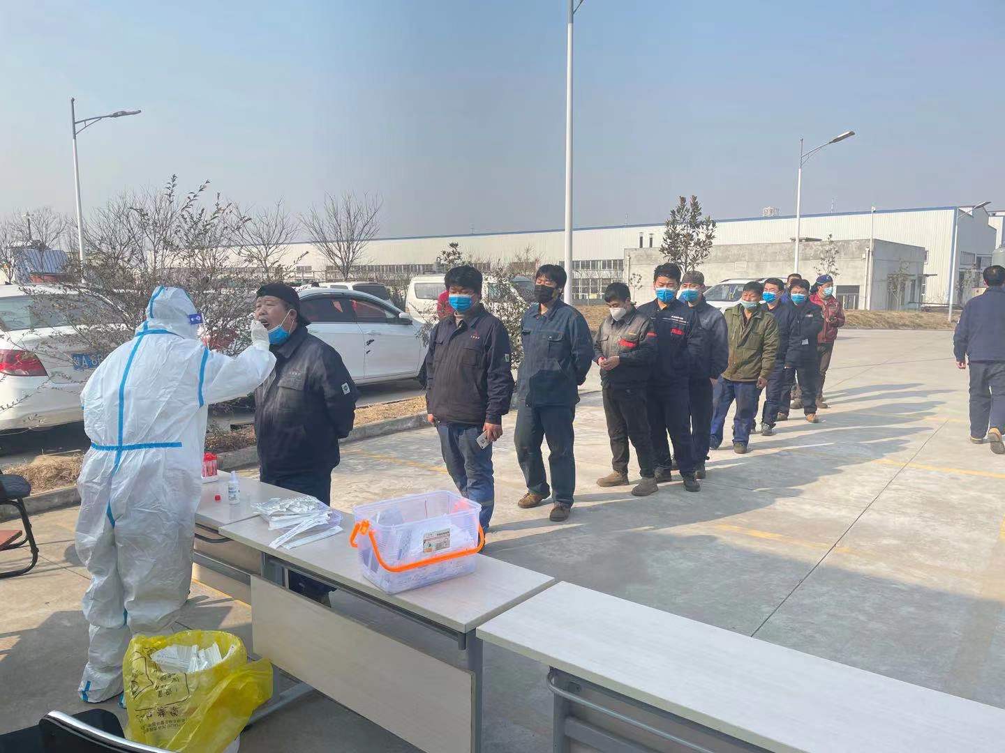 防疫進行(háng)中 今日單位自行(hang)組織做核酸檢測(ce) 防(fáng)疫進行中 今日單(dan)位自行組織做核(hé)酸檢測